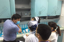 華謀咨詢?yōu)槟翅t(yī)院針對已經(jīng)通過驗(yàn)收的樣板科室進(jìn)行紅牌作戰(zhàn)培訓(xùn)