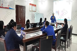 華謀咨詢?yōu)槟常ㄊ称匪幤沸袠I(yè)）公司開展OPL競賽，提升指導員工作能力